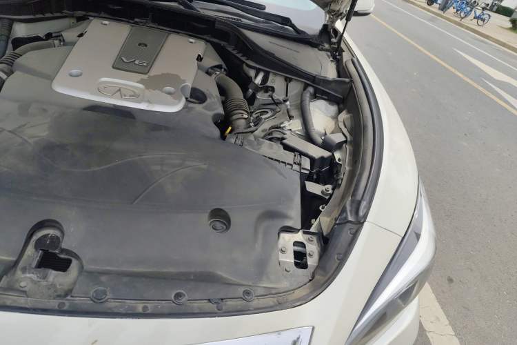 Used Infiniti Q70 2017 Q70L 2.5L Elite Edition Engine Bay Left
