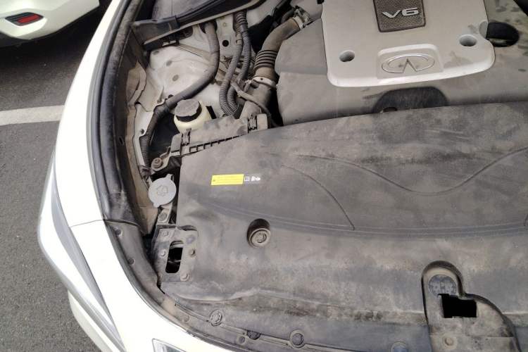 Used Infiniti Q70 2017 Q70L 2.5L Elite Edition Engine Bay Right