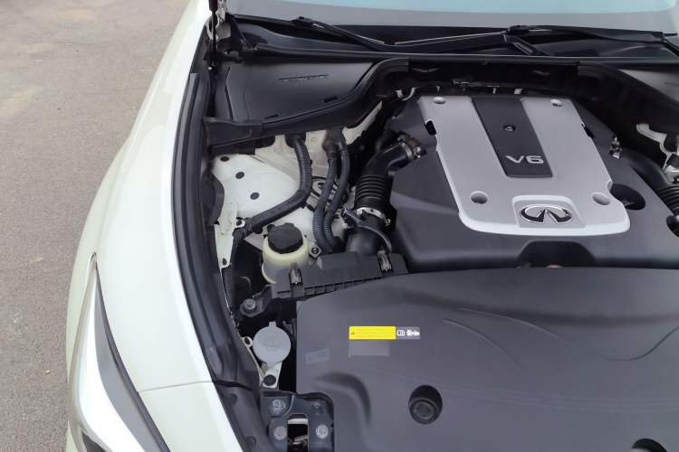 Used Infiniti Q70 2017 Q70L 2.5L Enjoyment Edition Engine Bay Right