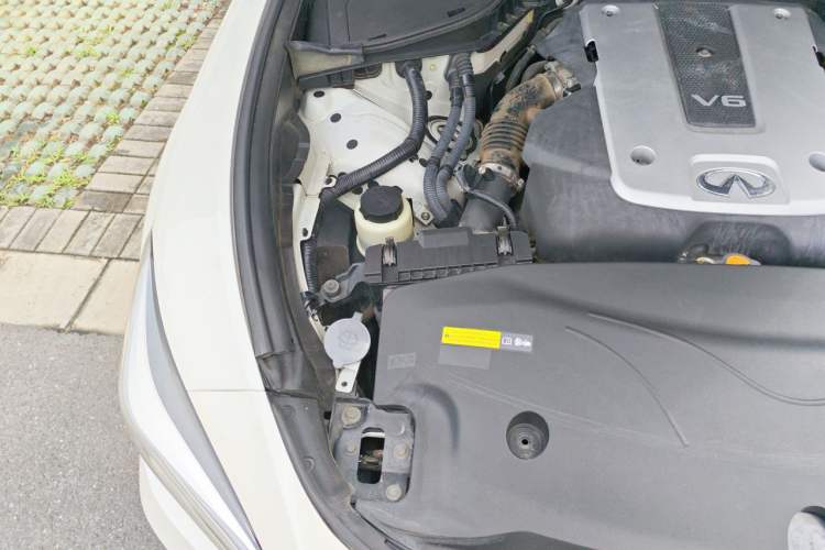 Used Infiniti Q70 2017 Q70L 2.5L Elite Edition Engine Bay Right