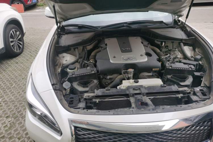 Used Infiniti Q70 2017 Q70L 2.5L Elite Edition Engine Bay Right
