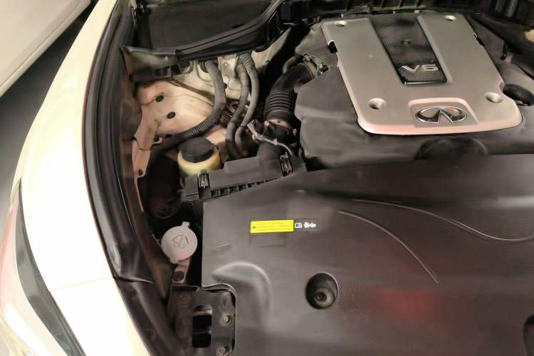 Used Infiniti Q70 2017 Q70L 2.5L Enjoyment Edition Engine Bay Right