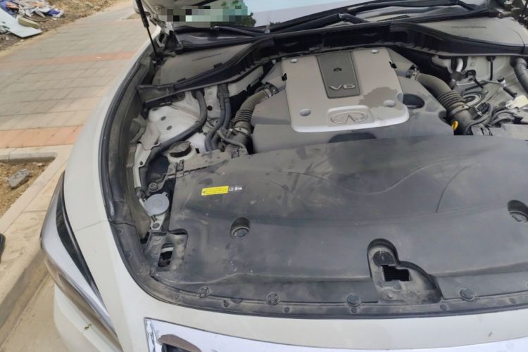 Used Infiniti Q70 2017 Q70L 2.5L Elite Edition Engine Bay Right