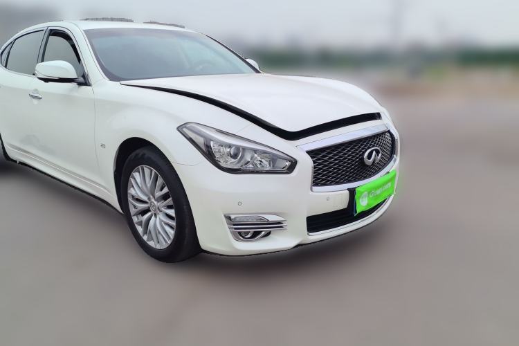 Used Infiniti Q70 2017 Q70L 2.5L Enjoyment Edition Front Right 45 Deg