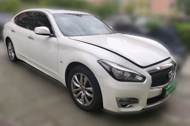 Used Infiniti Q70 2017 Q70L 2.5L Elite Edition Front Right 45 Deg