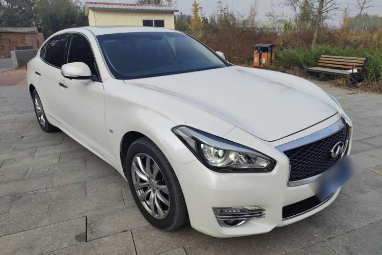 Used Infiniti Q70 2017 Q70L 2.5L Elite Edition Front Right 45 Deg
