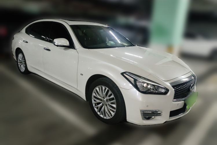 Used Infiniti Q70 2017 Q70L 2.5L Enjoyment Edition Front Right 45 Deg
