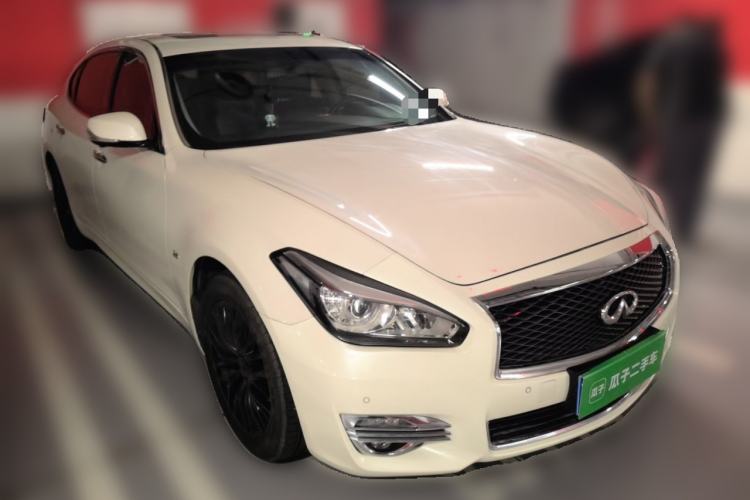 Used Infiniti Q70 2017 Q70L 2.5L Enjoyment Edition Front Right 45 Deg