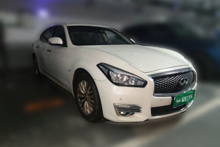 Used Infiniti Q70 2017 Q70L 2.5L Enjoyment Edition Front Right 45 Deg