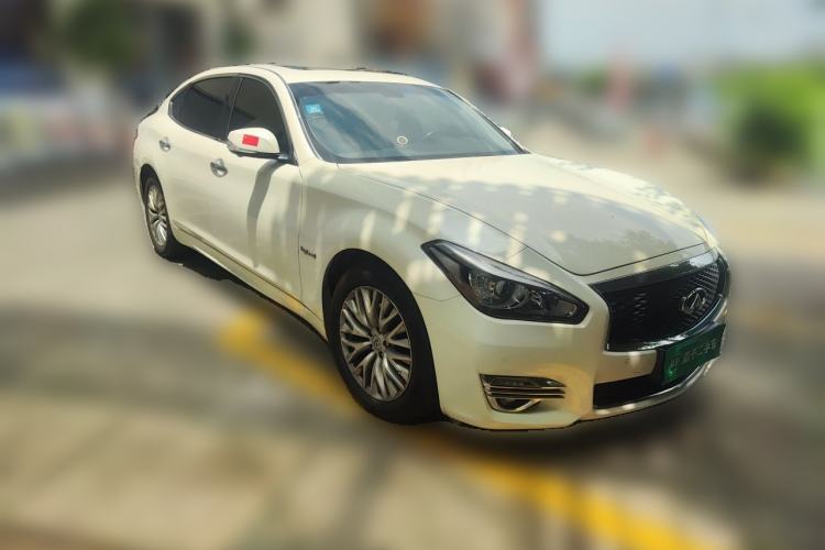 Used Infiniti Q70 2017 Q70L 2.5L Enjoyment Edition Front Right 45 Deg