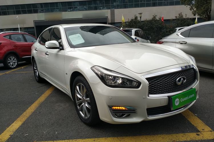 Used Infiniti Q70 2017 Q70L 2.5L Elite Edition Front Right 45 Deg