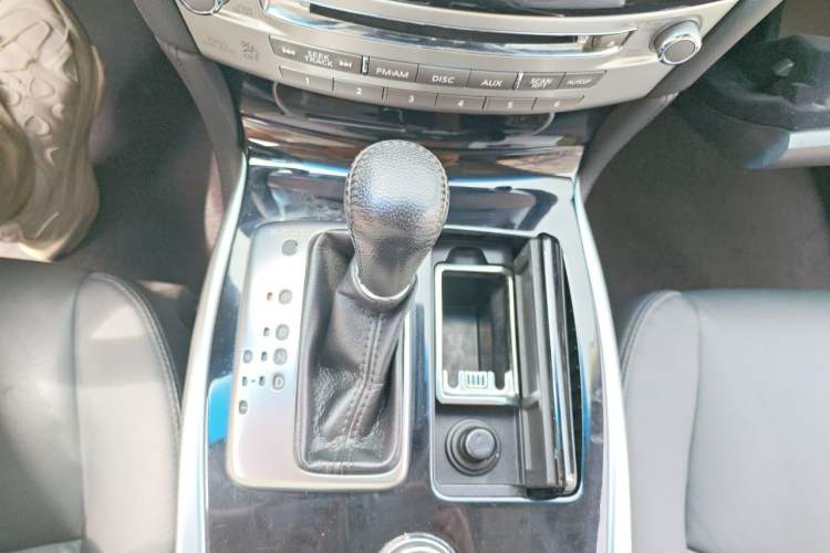 Used Infiniti Q70 2017 Q70L 2.5L Elite Edition Gear Lever