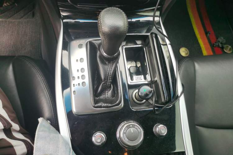 Used Infiniti Q70 2017 Q70L 2.5L Elite Edition Gear Lever
