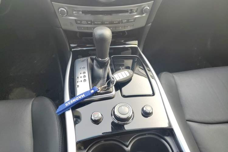 Used Infiniti Q70 2017 Q70L 2.5L Elite Edition Gear Lever