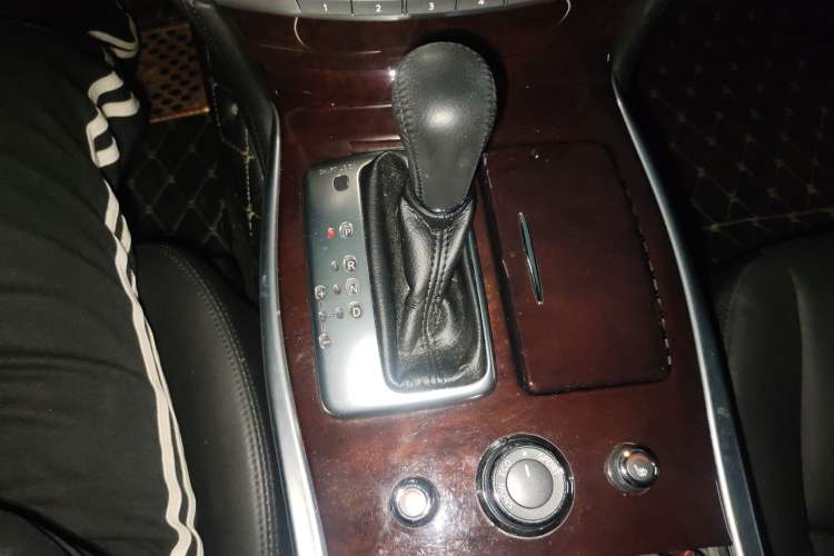 Used Infiniti Q70 2017 Q70L 2.5L Enjoyment Edition Gear Lever