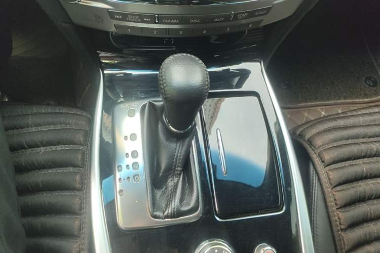 Used Infiniti Q70 2017 Q70L 2.5L Elite Edition Gear Lever