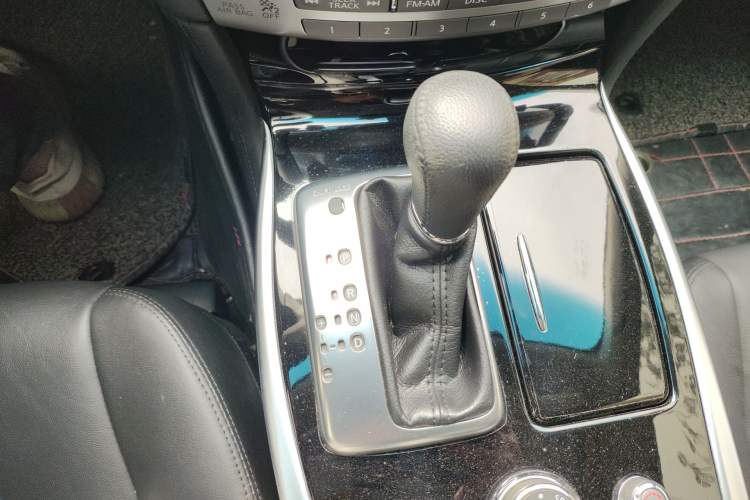 Used Infiniti Q70 2017 Q70L 2.5L Elite Edition Gear Lever
