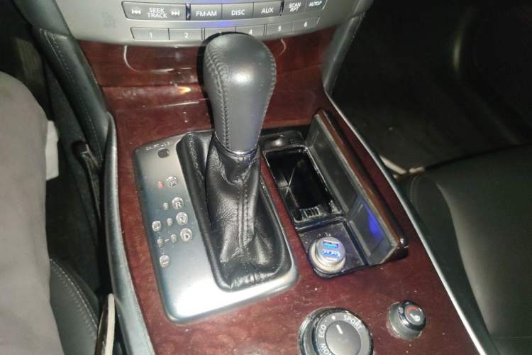 Used Infiniti Q70 2017 Q70L 2.5L Enjoyment Edition Gear Lever