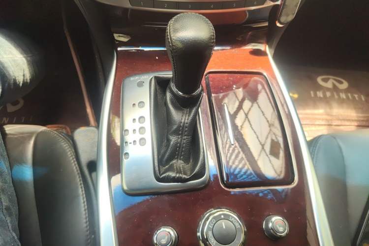 Used Infiniti Q70 2017 Q70L 2.5L Enjoyment Edition Gear Lever