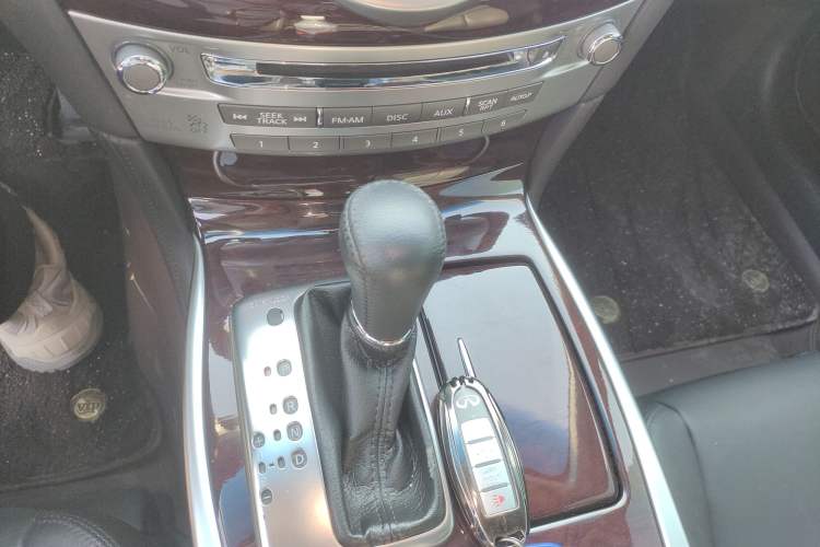 Used Infiniti Q70 2017 Q70L 2.5L Enjoyment Edition Gear Lever