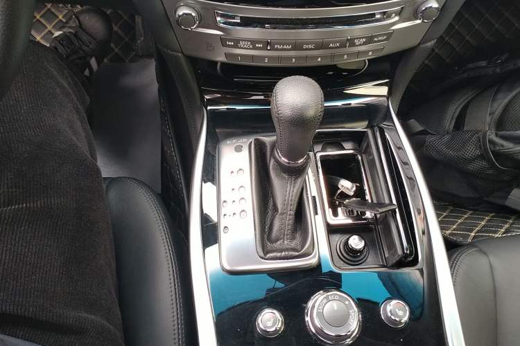 Used Infiniti Q70 2017 Q70L 2.5L Elite Edition Gear Lever