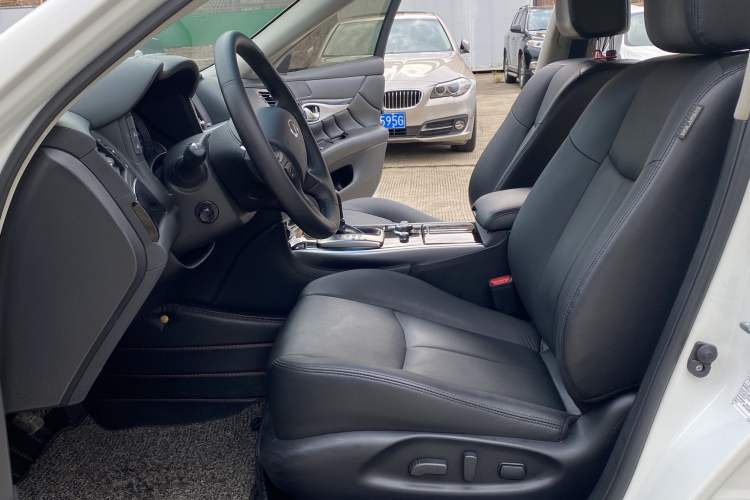 Used Infiniti Q70 2017 Q70L 2.5L Elite Edition Interior 2