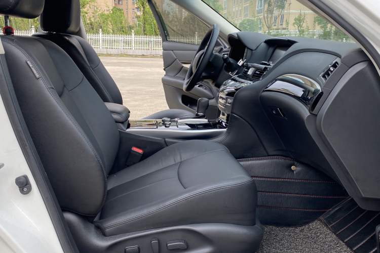 Used Infiniti Q70 2017 Q70L 2.5L Elite Edition Interior 4