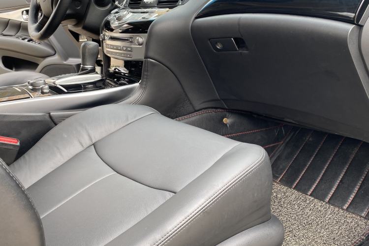Used Infiniti Q70 2017 Q70L 2.5L Elite Edition Interior 5
