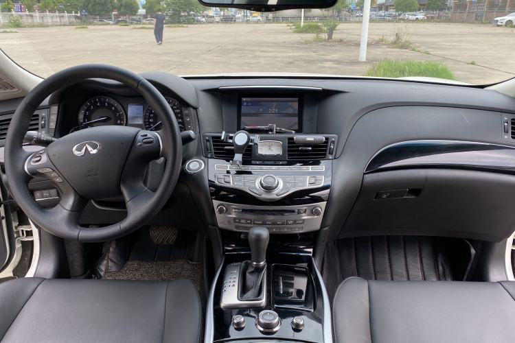 Used Infiniti Q70 2017 Q70L 2.5L Elite Edition Interior 6