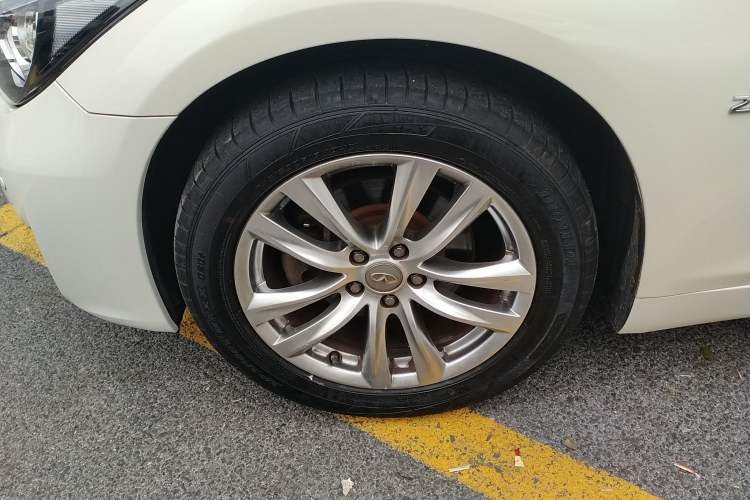 Used Infiniti Q70 2017 Q70L 2.5L Elite Edition Left Front Wheel Hub