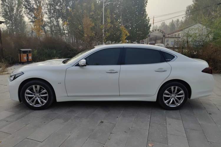 Used Infiniti Q70 2017 Q70L 2.5L Elite Edition Left Side