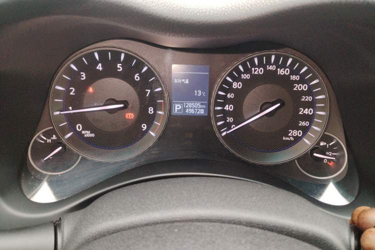 Used Infiniti Q70 2017 Q70L 2.5L Elite Edition Odometer Close Up