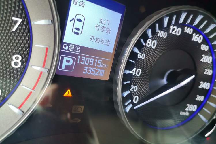 Used Infiniti Q70 2017 Q70L 2.5L Enjoyment Edition Odometer Close Up
