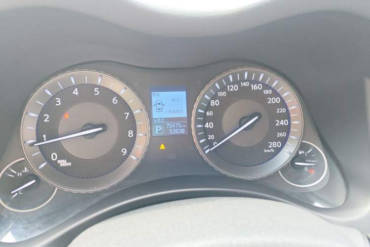 Used Infiniti Q70 2017 Q70L 2.5L Elite Edition Odometer Close Up