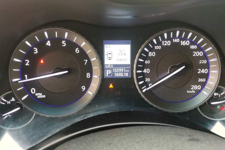 Used Infiniti Q70 2017 Q70L 2.5L Elite Edition Odometer Close Up