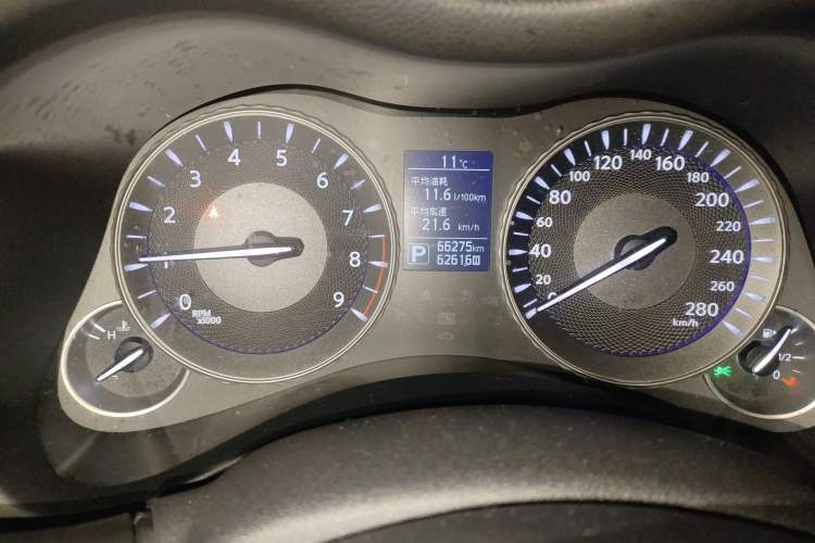 Used Infiniti Q70 2017 Q70L 2.5L Enjoyment Edition Odometer Close Up