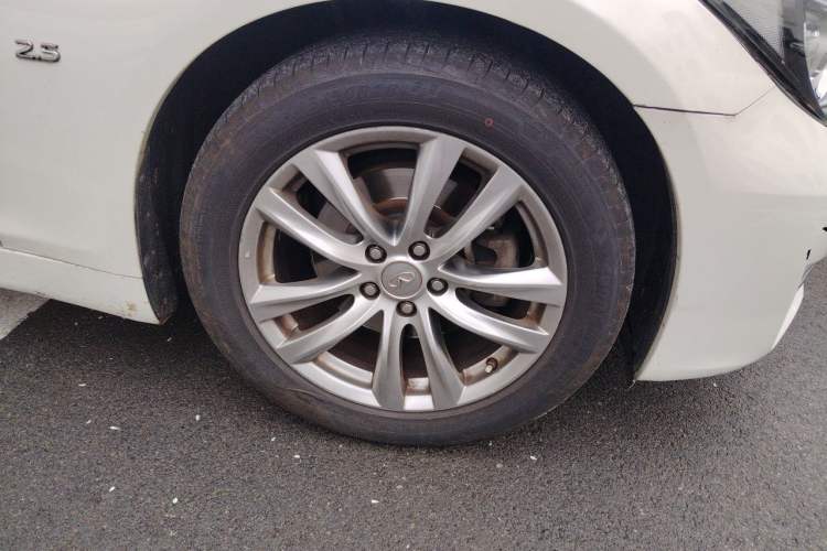 Used Infiniti Q70 2017 Q70L 2.5L Elite Edition Right Front Wheel Hub