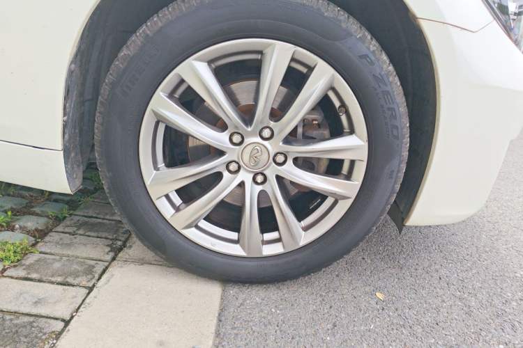 Used Infiniti Q70 2017 Q70L 2.5L Elite Edition Right Front Wheel Hub