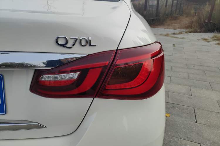 Used Infiniti Q70 2017 Q70L 2.5L Elite Edition Right Rear Taillight