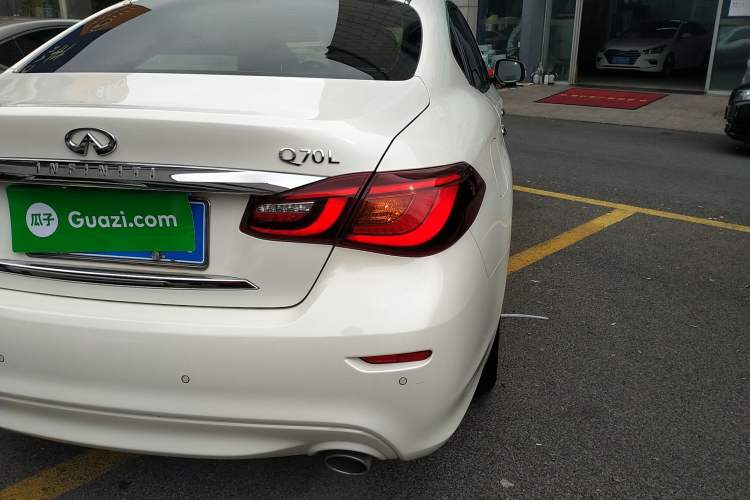 Used Infiniti Q70 2017 Q70L 2.5L Elite Edition Right Rear Taillight