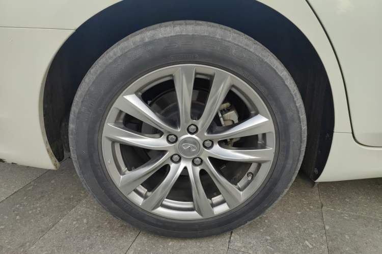 Used Infiniti Q70 2017 Q70L 2.5L Elite Edition Right Rear Wheel Hub