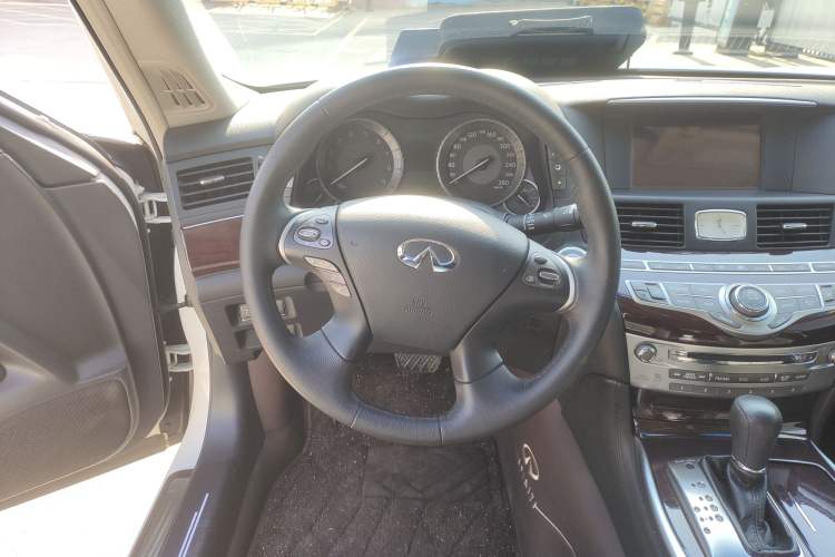 Used Infiniti Q70 2017 Q70L 2.5L Enjoyment Edition Steering Wheel