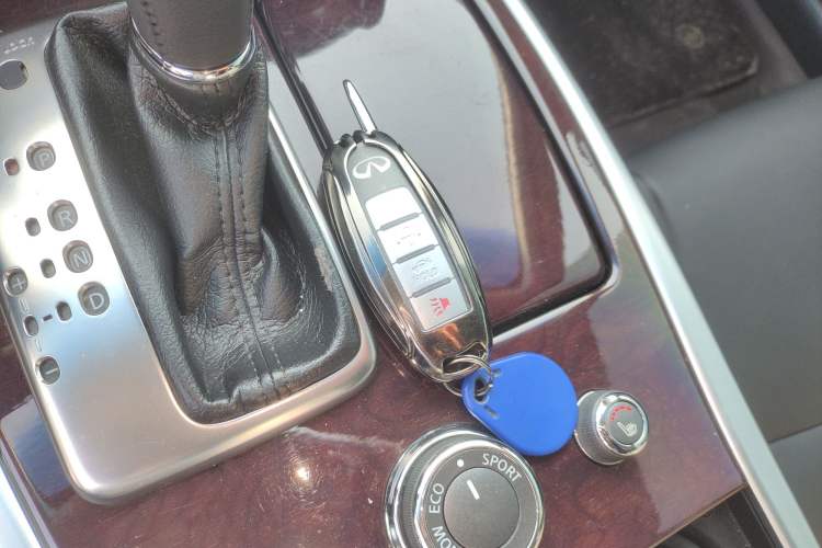 Used Infiniti Q70 2017 Q70L 2.5L Enjoyment Edition Vehicle Key