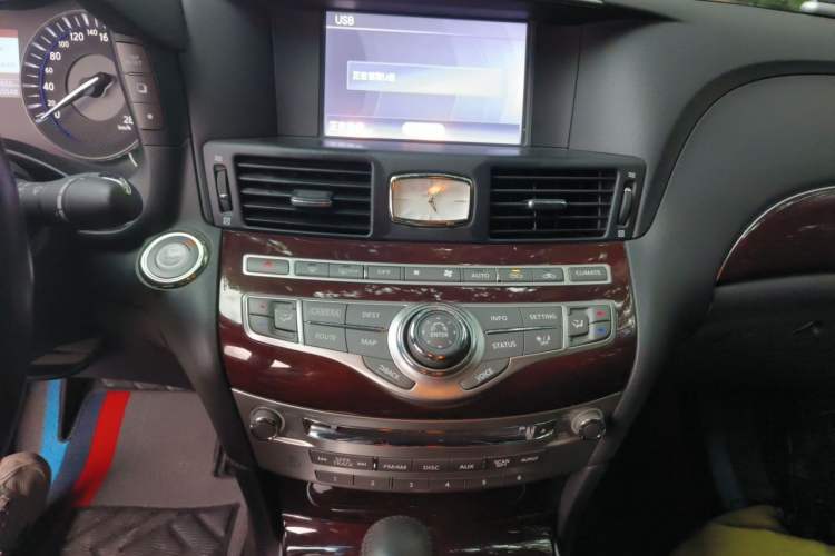 Used Infiniti Q70 2019 Q70L 2.0T Elite Plus Version Audio And AC Panel