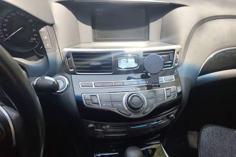 Used Infiniti Q70 2019 Q70L 2.0T Elite Edition Audio And AC Panel