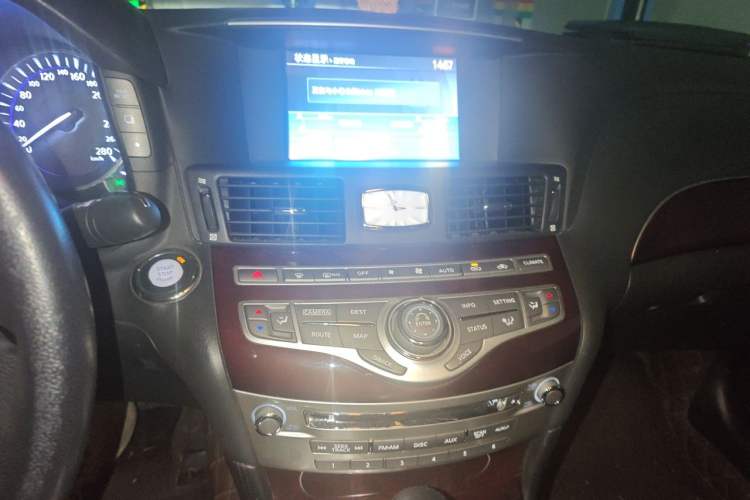 Used Infiniti Q70 2019 Q70L 2.0T Enjoyment Edition Audio And AC Panel