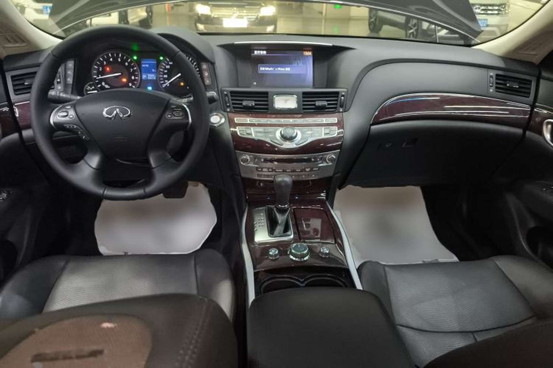 Used Infiniti Q70 2019 Q70L 2.0T Enjoyment Edition PLUS Center Console