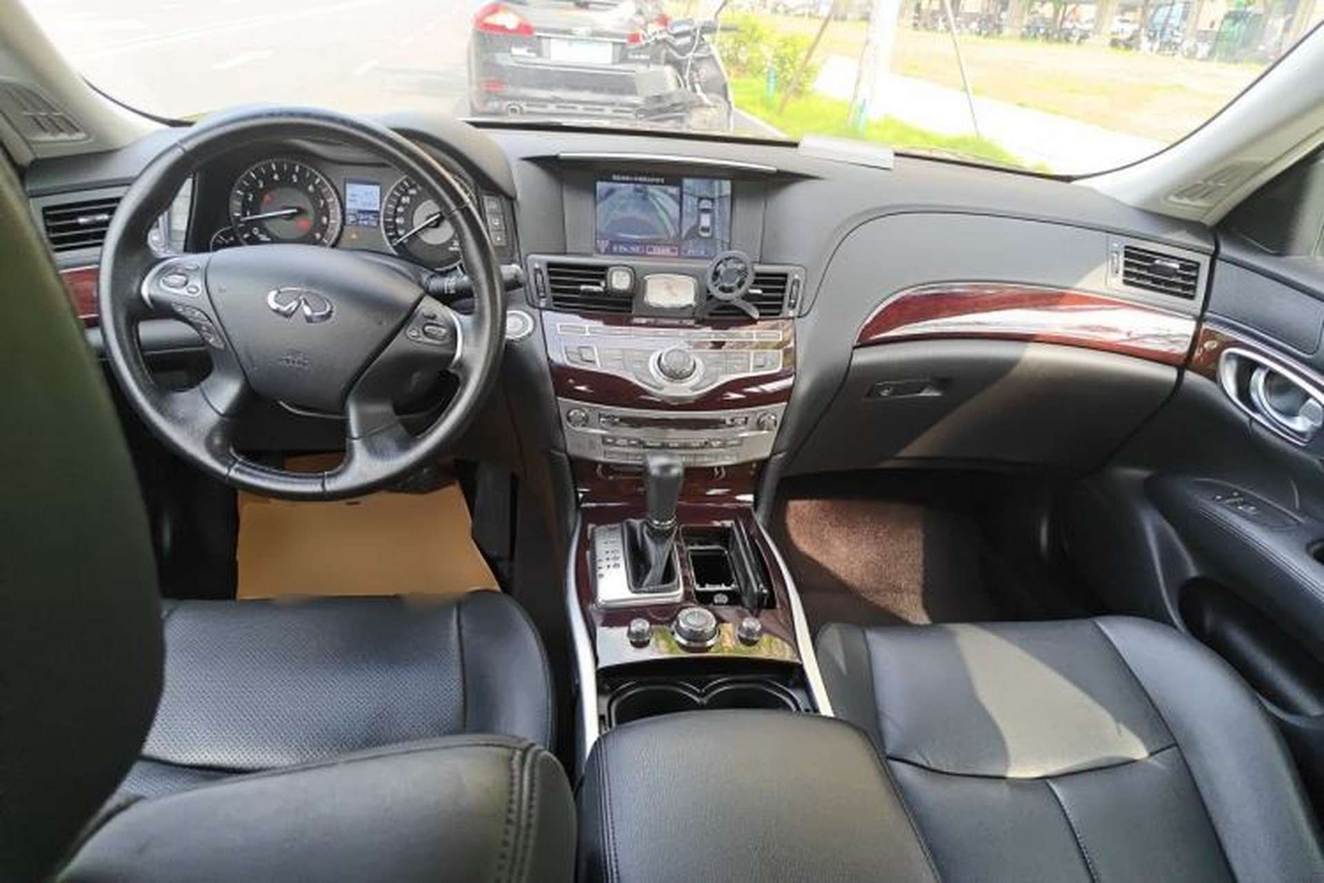 Used Infiniti Q70 2019 Q70L 2.0T Enjoyment Edition Center Console