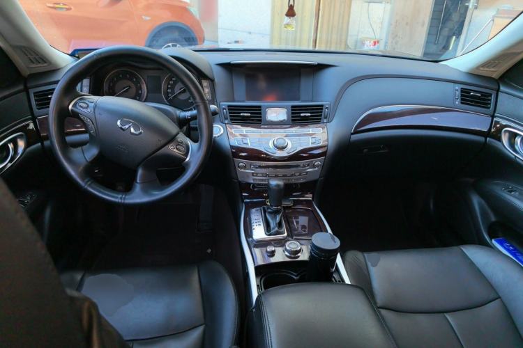 Used Infiniti Q70 2019 Q70L 2.0T Elite Plus Version Center Console