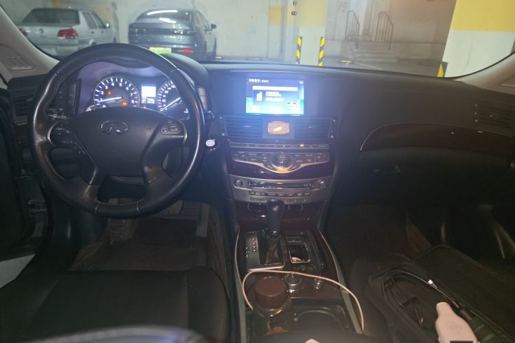 Used Infiniti Q70 2019 Q70L 2.0T Enjoyment Edition Center Console